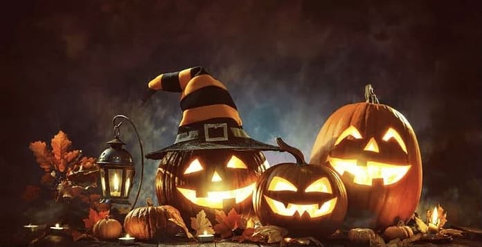 Halloween pumpkins with hats